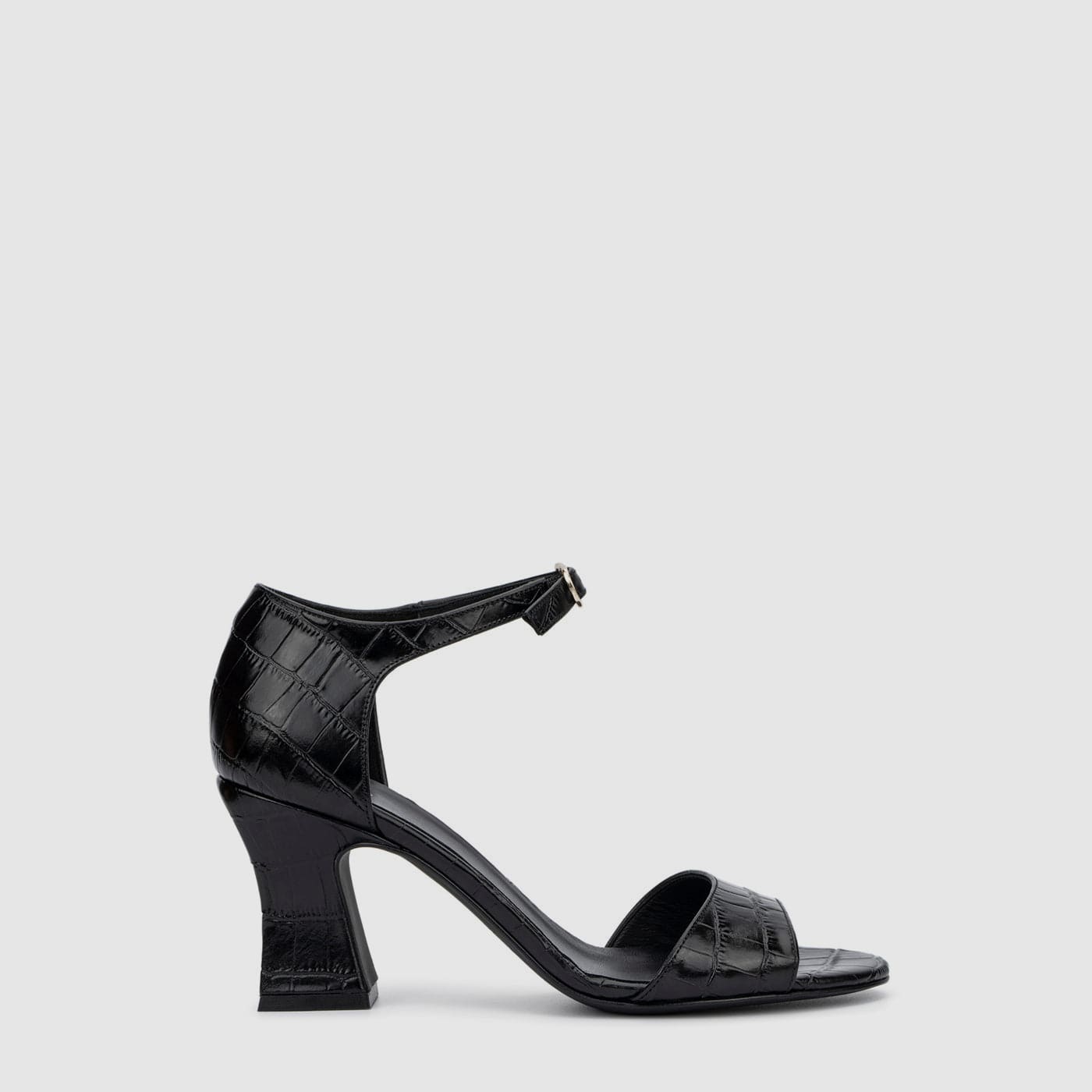 CALLEY WOMENS SANDAL IN BLACK – Aquatalia®